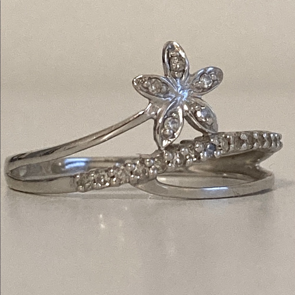 Solid 14k WG Diamond 5 Petal Flower Ring Fresh Fun - Picture 1 of 9